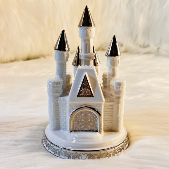 NEW Disney Fantasyland‎ Castle Figure - Picture 3 of 9